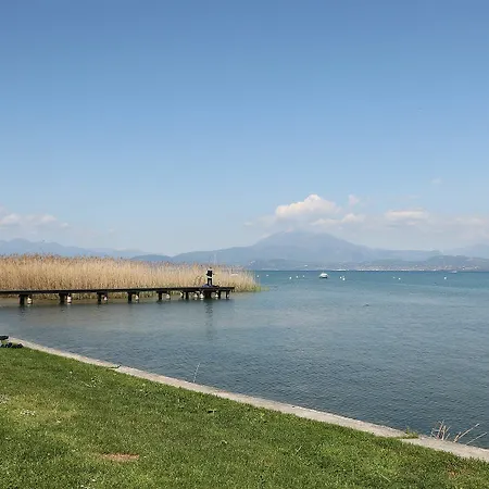 Aurora Apartment Sirmione